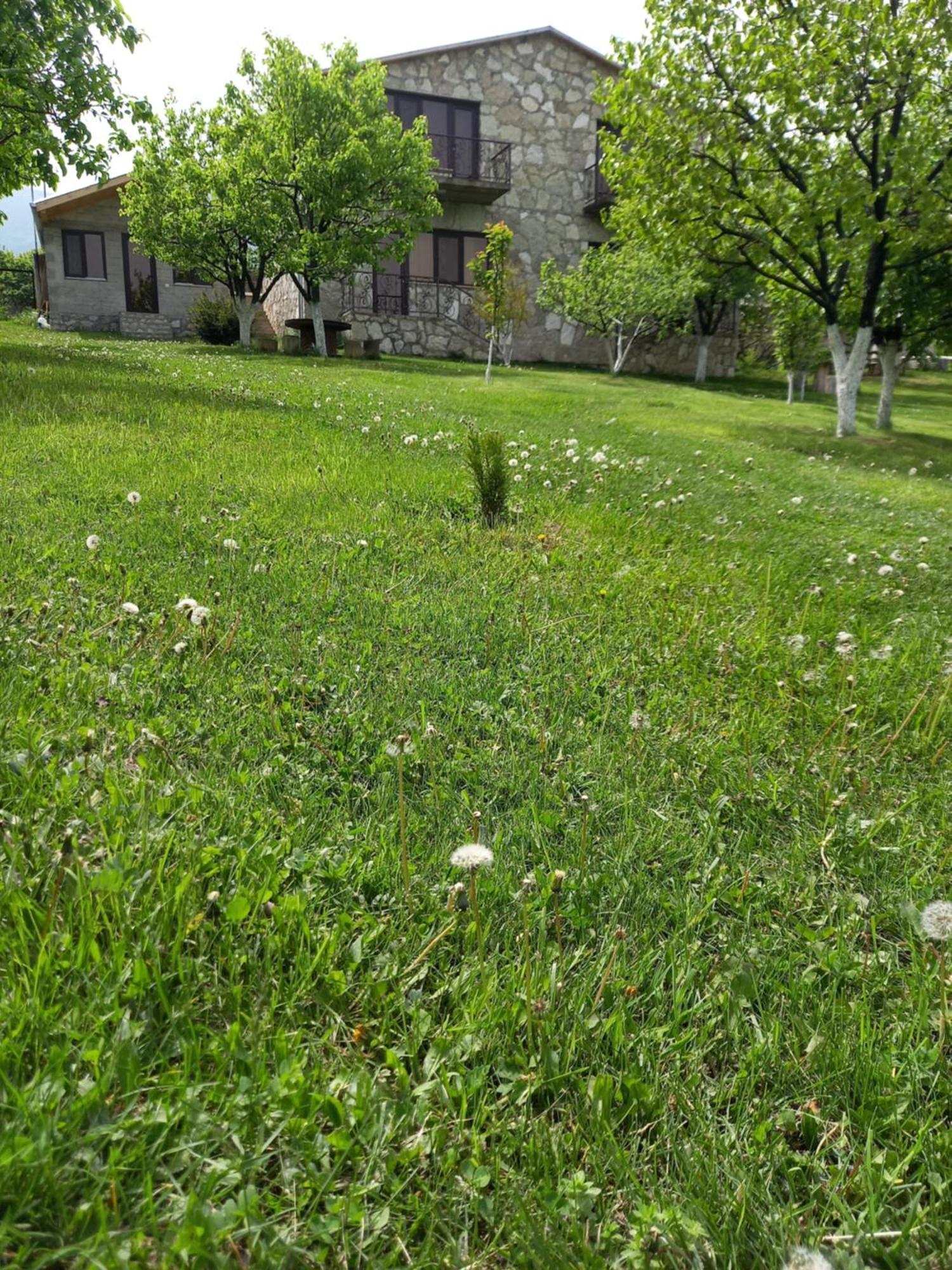 Guest House Ijevan'S Garden Eksteriør bilde
